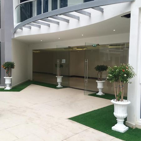Luxury Business Suits In Grand Avenue By Pattaya City Estates Exterior foto