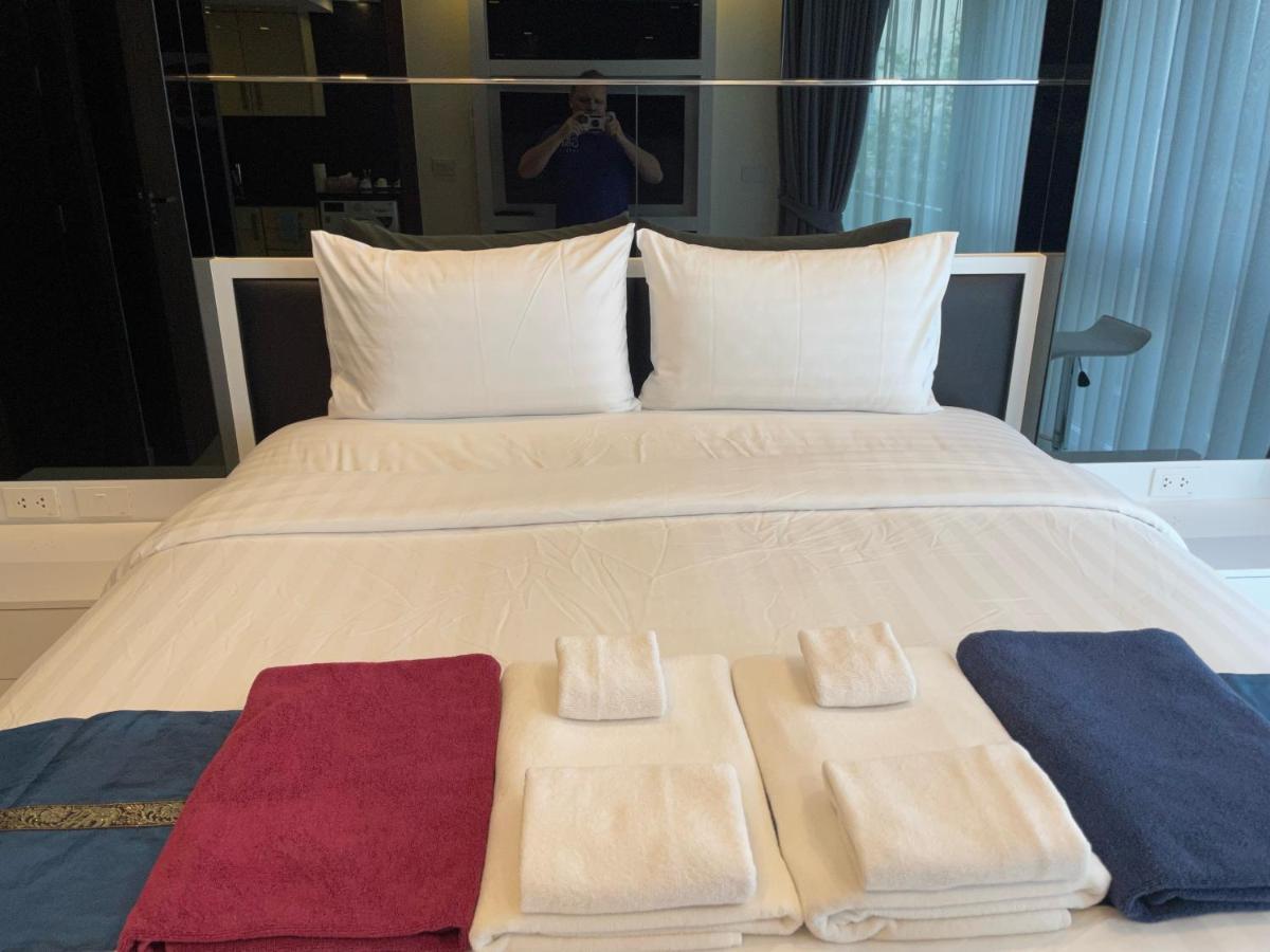 Luxury Business Suits In Grand Avenue By Pattaya City Estates Exterior foto