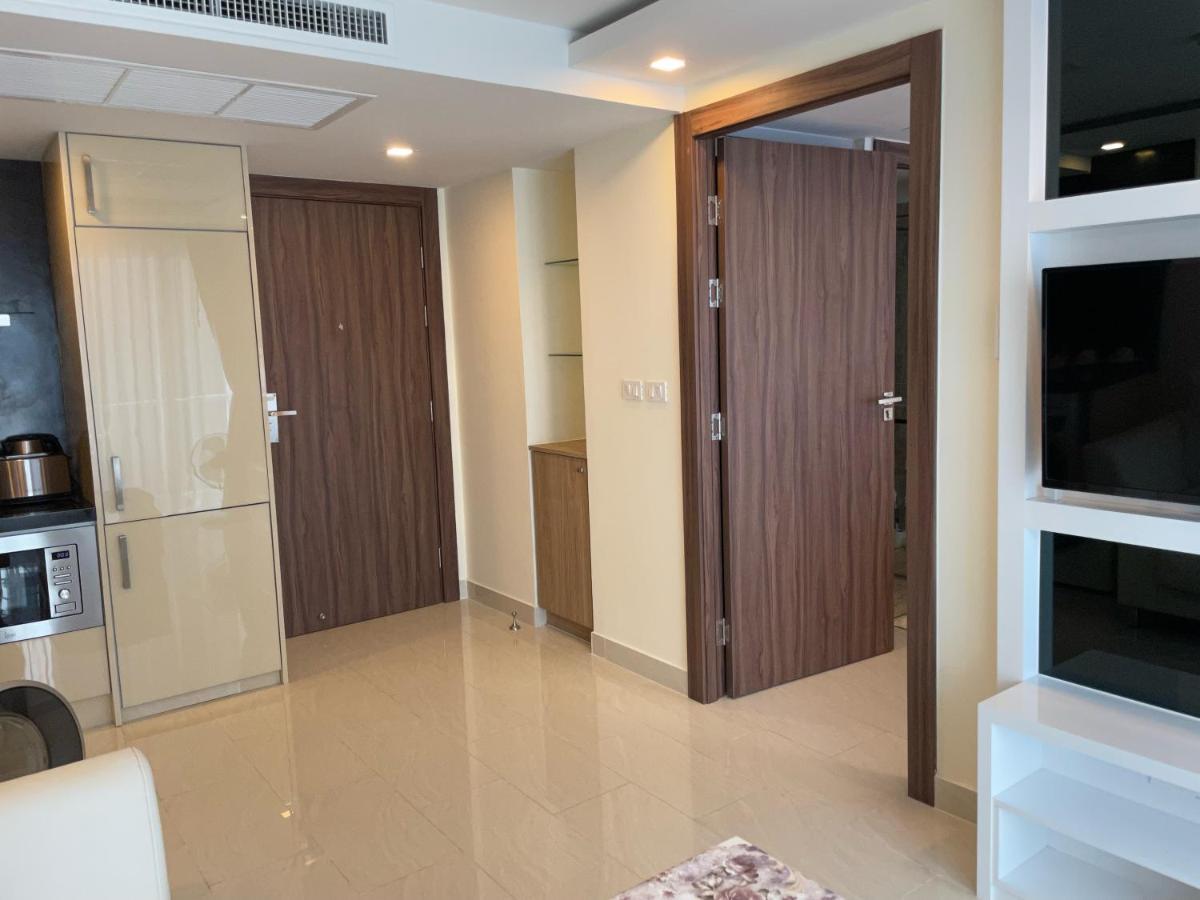 Luxury Business Suits In Grand Avenue By Pattaya City Estates Exterior foto