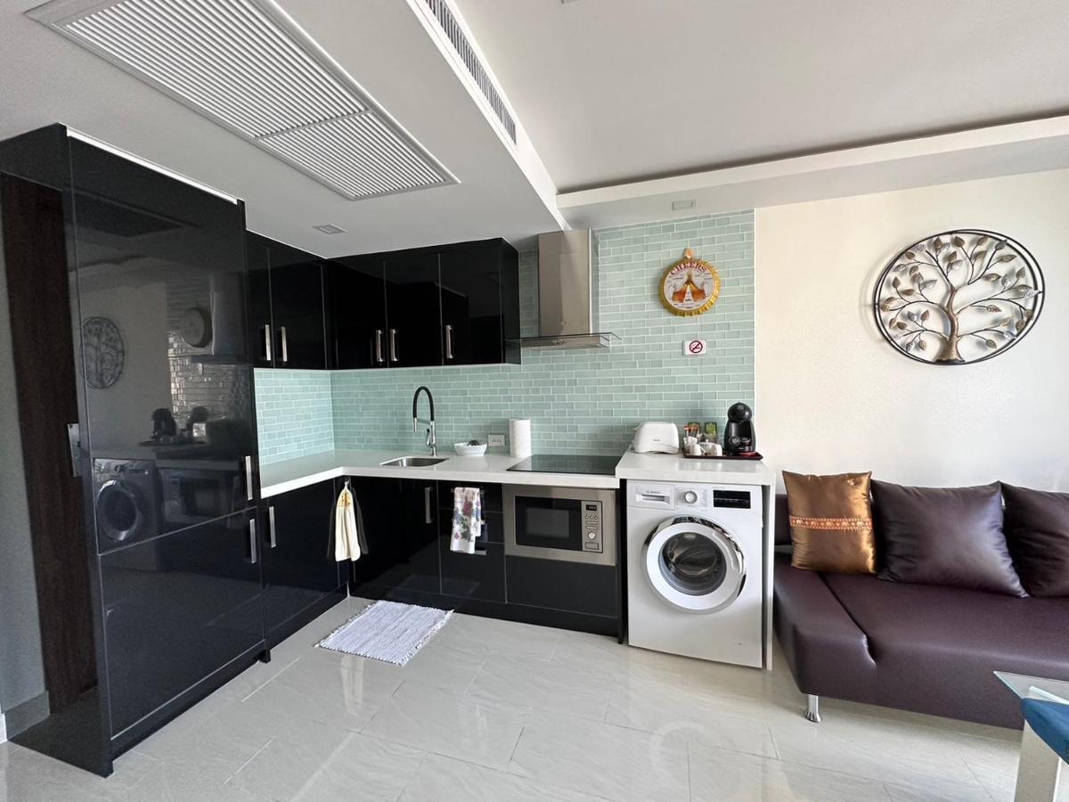 Luxury Business Suits In Grand Avenue By Pattaya City Estates Exterior foto
