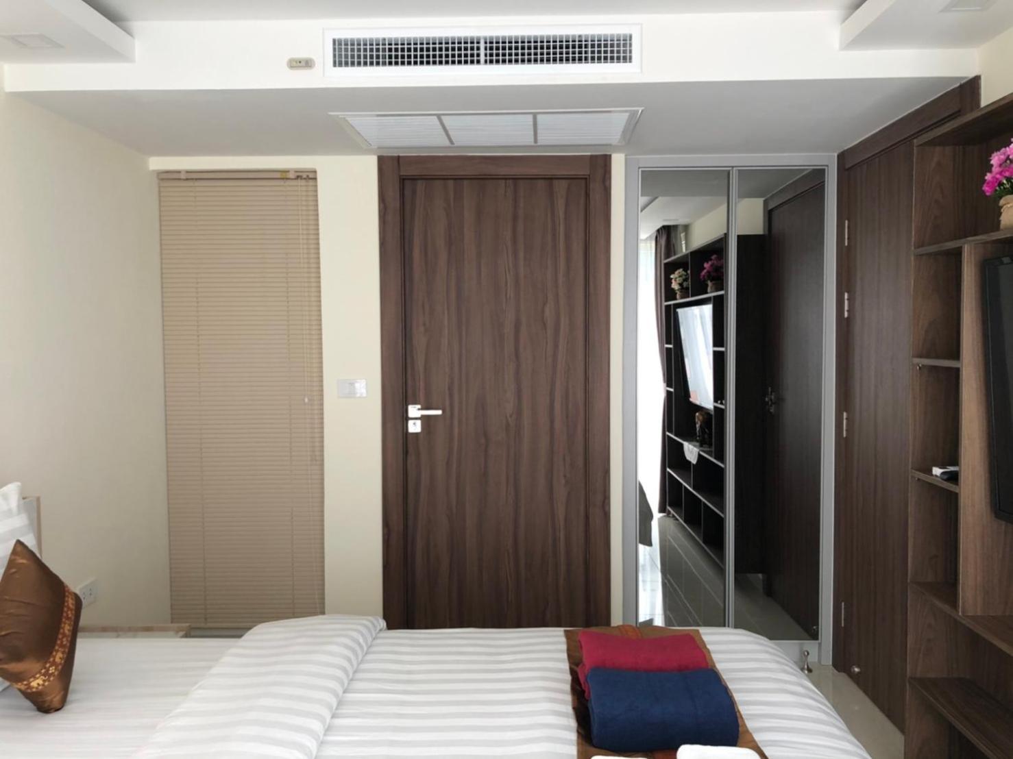 Luxury Business Suits In Grand Avenue By Pattaya City Estates Exterior foto