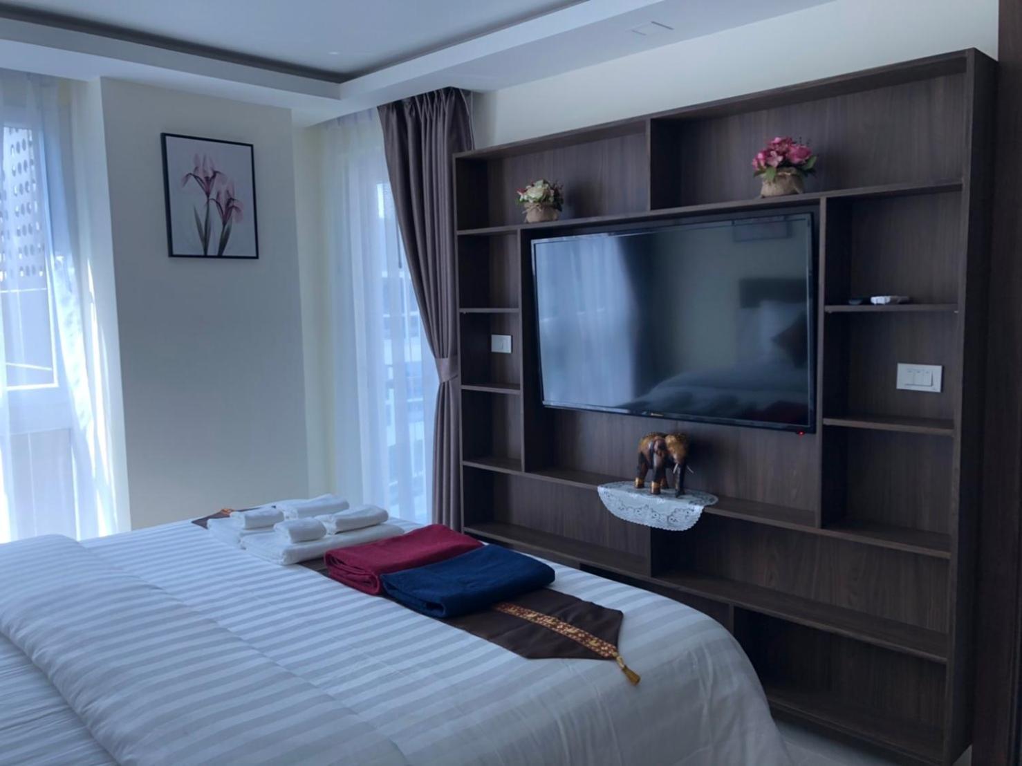 Luxury Business Suits In Grand Avenue By Pattaya City Estates Exterior foto