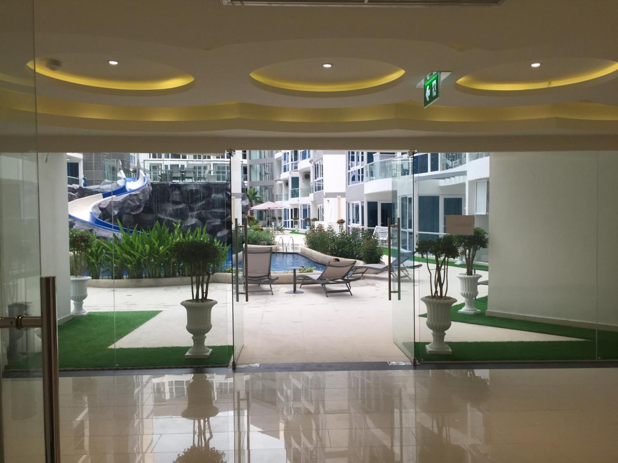 Luxury Business Suits In Grand Avenue By Pattaya City Estates Exterior foto