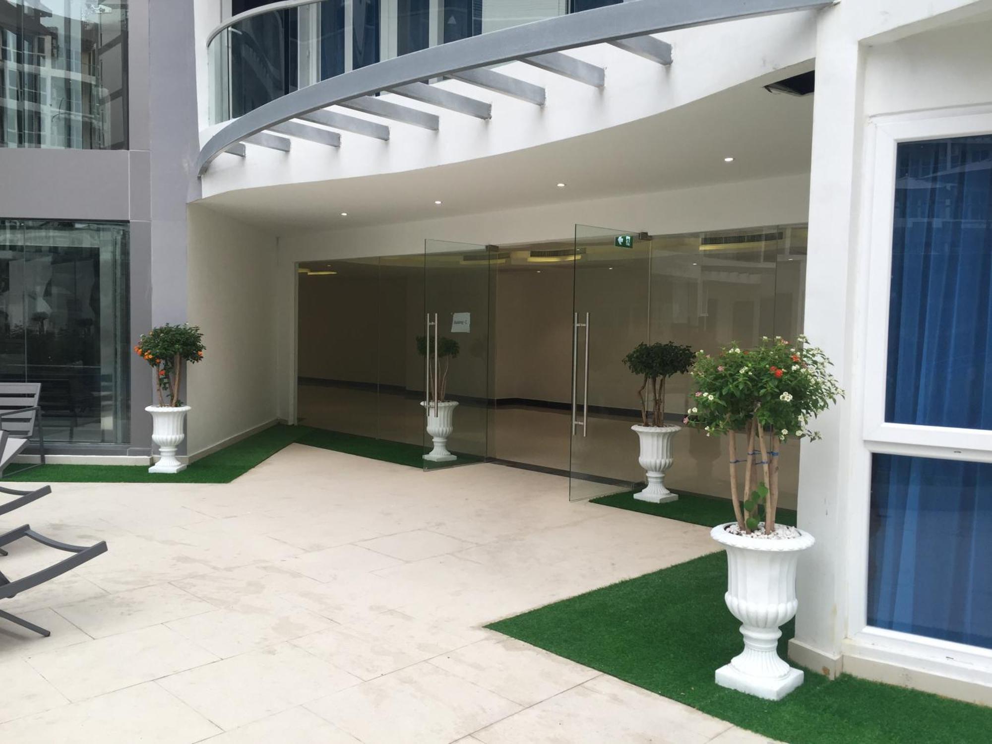 Luxury Business Suits In Grand Avenue By Pattaya City Estates Exterior foto