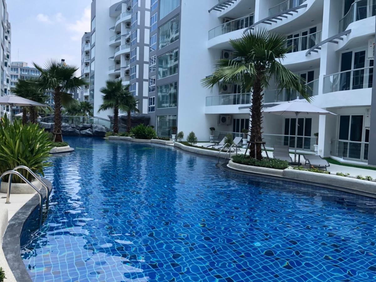 Luxury Business Suits In Grand Avenue By Pattaya City Estates Exterior foto